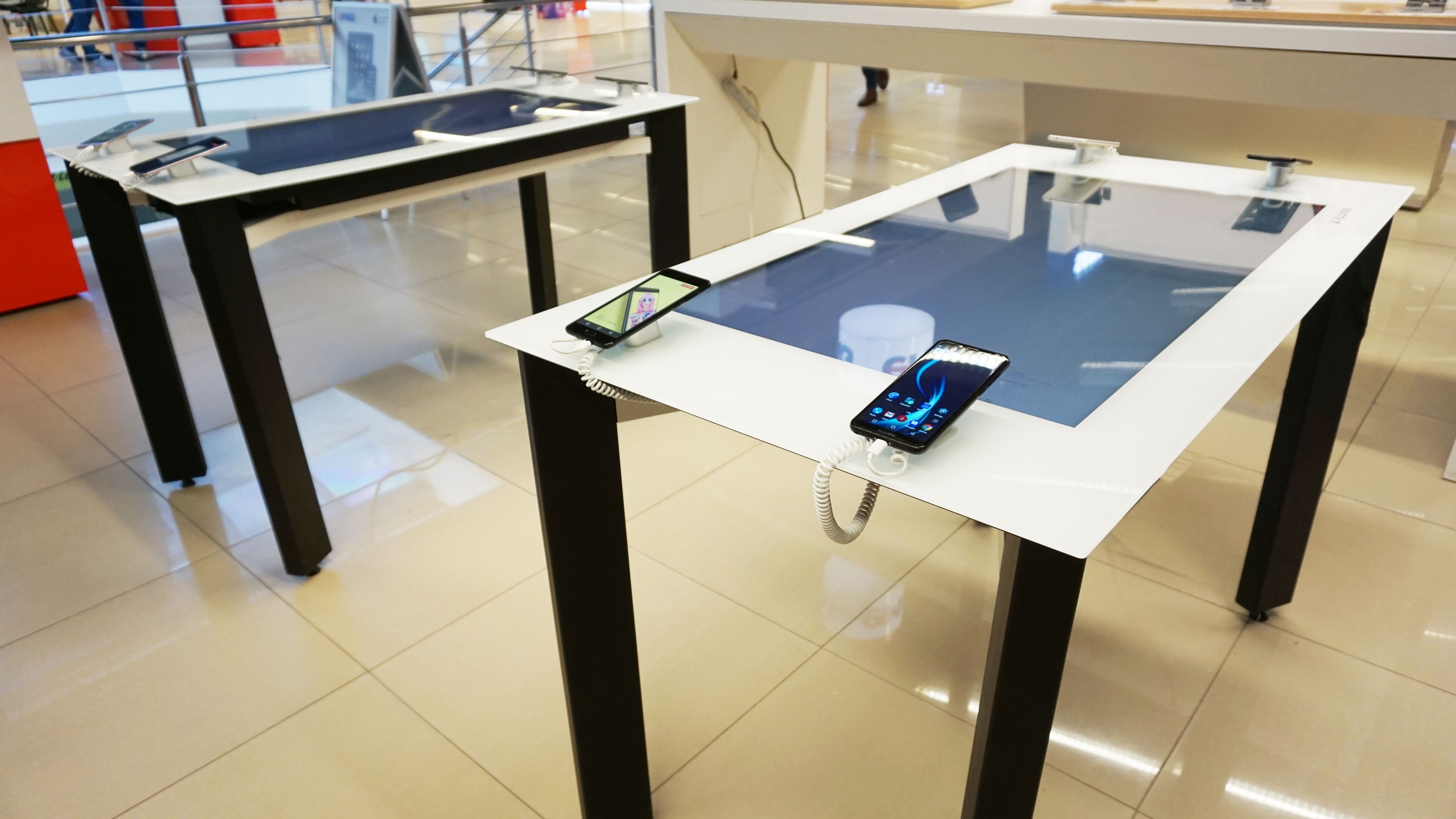 Allview a pregătit o nouă metodă de promovare a smartphone-urilor premium:  standuri interactive de prezentare în magazinele de retail