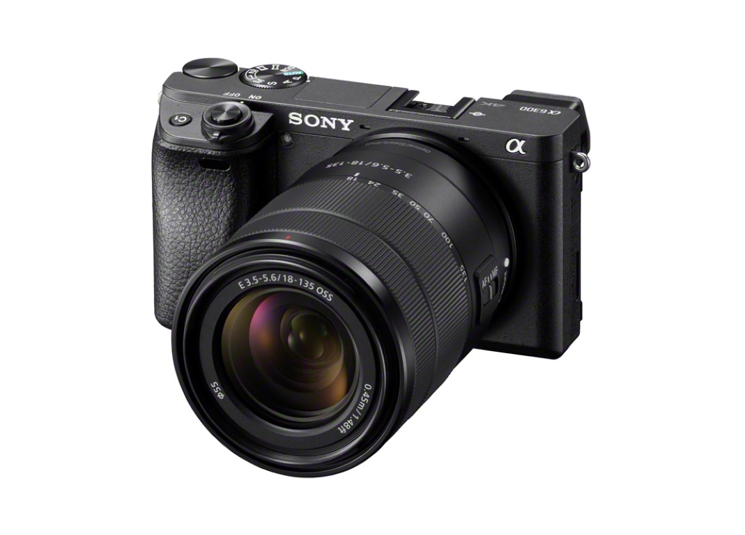 Sony extinde gama E-mount cu obiectivul F3.5-5.6 APS-C 18-135mm