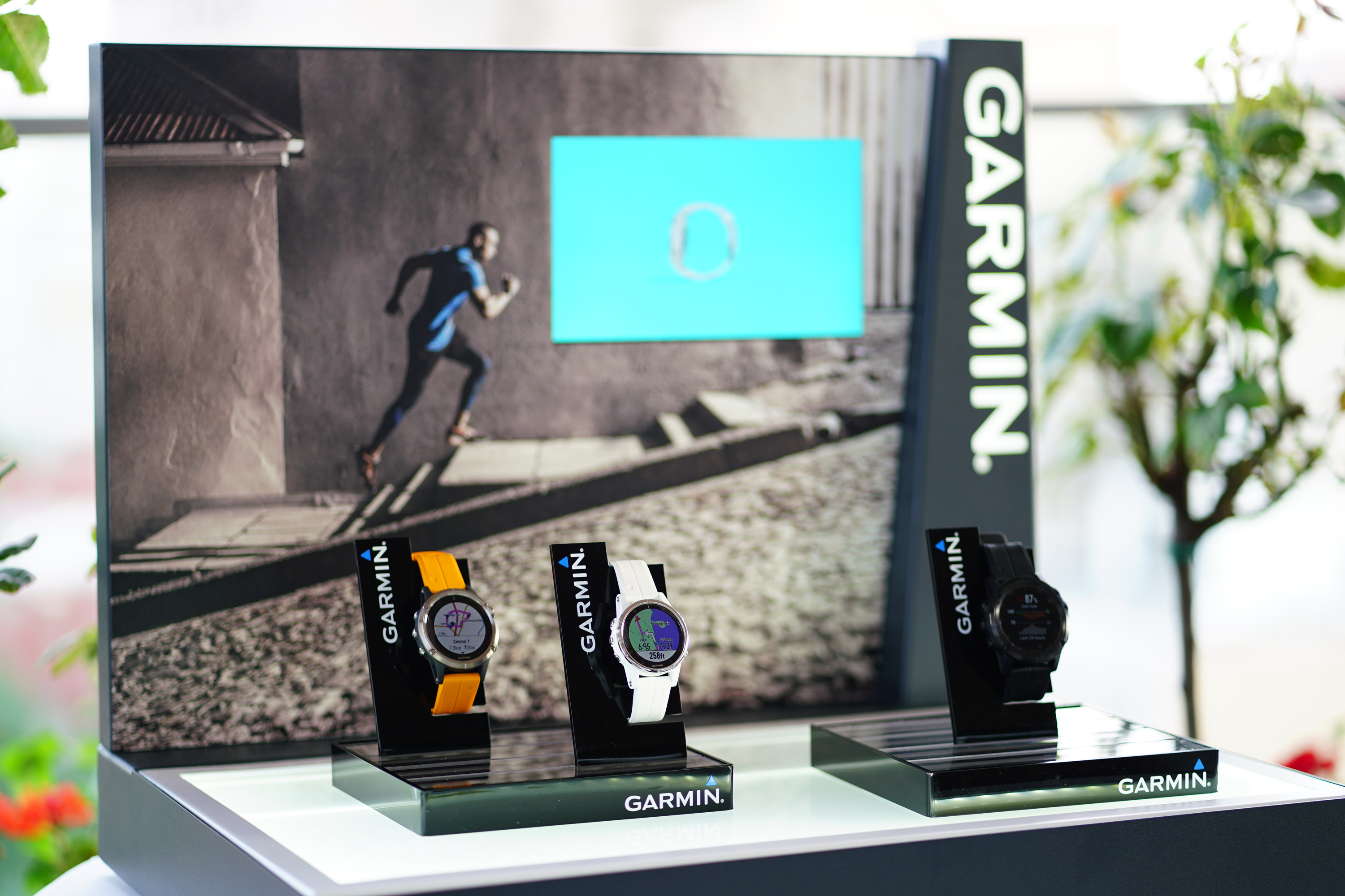 Garmin lansează seria fēnix® 5 Plus  – ceasul multisport cu hărți integrate, funcțiile Music, Pay și Pulse Ox –
